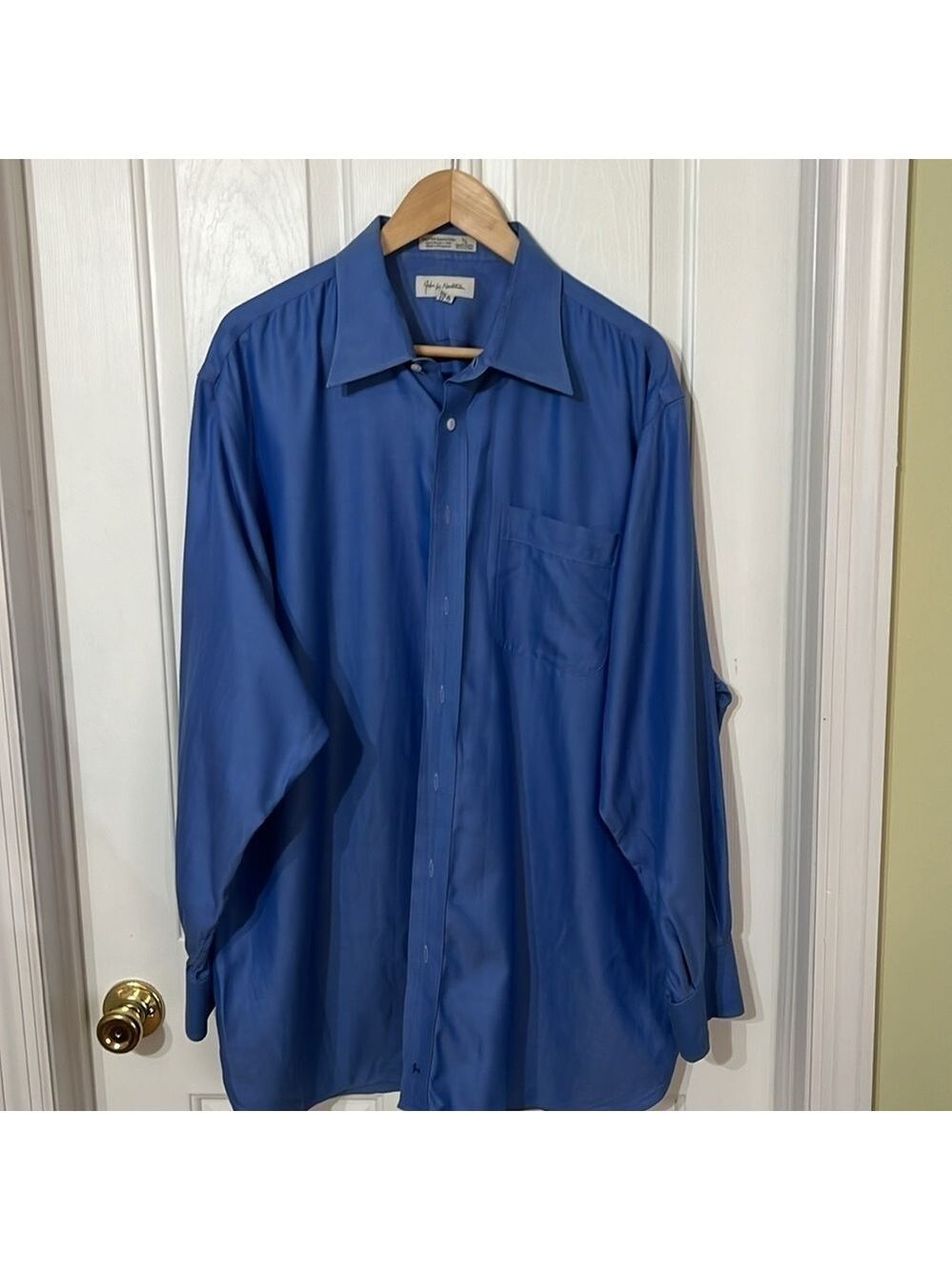 John W Nordstrom button down men’s shirt. Sz. 18-35. Blue